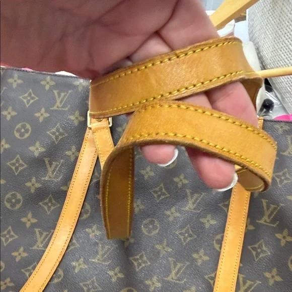 Louis Vuitton Monogram Canvas Tote in Brown with Tan Handles - Picture 6 of 8